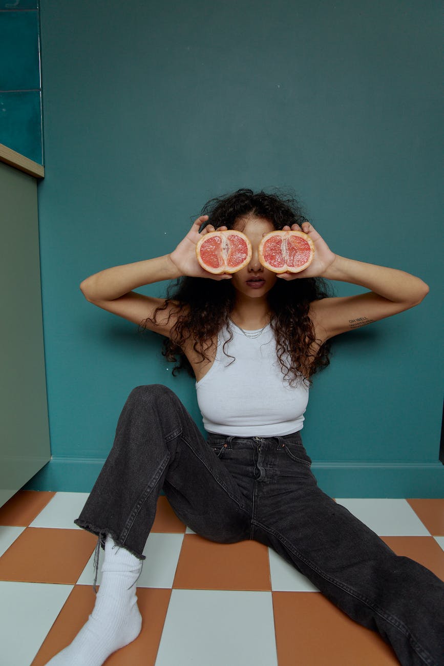 Uncovering the Secrets of Scent: How Grapefruit and Other Aromas Can Make You Appear Younger